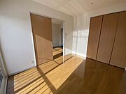 収納付きの洋室です。