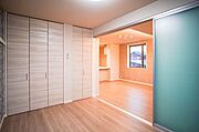 アクセントクロスが特徴的なお部屋。