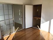 スクリーンウォールで、気分に合わせて開放的にも個別にも空間を仕切れます♪