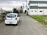 その他：北東側道路から見た敷地と道路