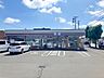 周辺：セブンイレブン札幌西岡3条店 徒歩5分。 400m