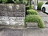 外観：西側隣地境界(物件北側から撮影)