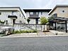 その他：【前面道路含む現地写真】小学校が徒歩7分、中学校が徒歩5分の距離に位置しています。