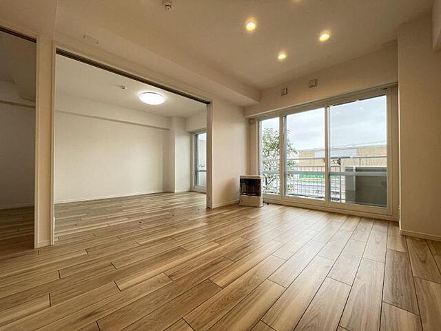 リビング/ダイニング ファミール月寒 3階/-