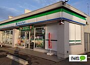 コンビニ「ファミリーマート小松沖町店まで734m」
