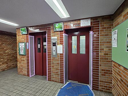 エレーベーターは5基あります