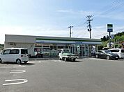 ファミリーマート高田米崎町店…車約３分