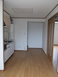 クリスタル 201 2階2DKのリビング/ダイニング