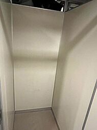 鍵付きのコッカースペース内面の様子。