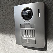 来客時に便利なモニター付インターホン完備です。