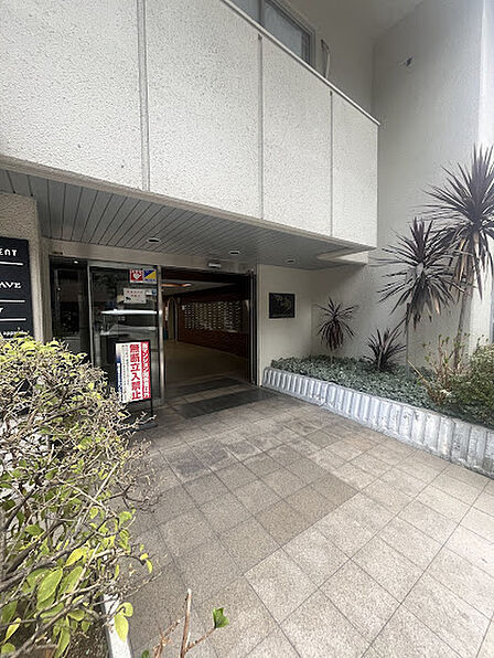 ◎即日案内可能◎日程調整いたします。4.5帖が2部屋と単身世帯・dinks・ファミリー世帯と全ての人に対応できるお部屋で大変人気物件です! ミニバルコニーもあり◎エアコン1台設置済みで初期費用軽減!