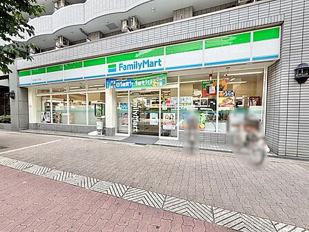 ファミリーマート東三国三丁目店