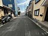 その他：【前面道路含む現地写真】前面道路幅員約６ｍ！！お車の運転が苦手な方でも安心です♪