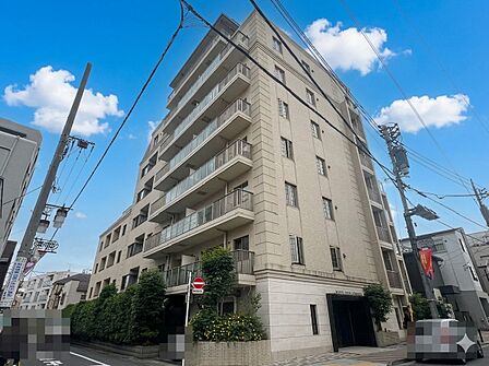 駅徒歩4分! 大通り沿いなので、雨の日も遅い帰宅日も歩きやすいですね!