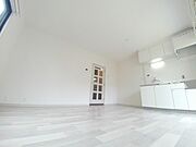 白で統一された綺麗なお部屋です。