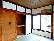 和室6帖には押入れもあります☆