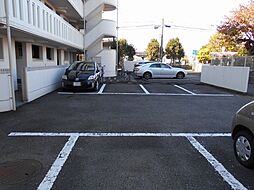 [駐車場] 敷地内駐車場もございます。空き状況は別途ご確認下さい。