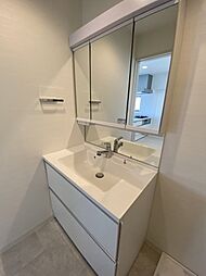 [洗面] 新規交換・三面鏡付き洗面化粧台、シャワー付き