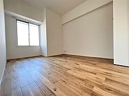 [子供部屋] 掃き出し窓がないお部屋は、お子様のお部屋としても安心です！もちろん収納付きの為、スッキリと収納する事ができます。壁面も広く設けられているので、成長にあわせてレイアウトを変更できます！