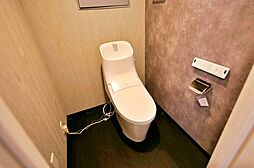 [トイレ] 清潔感と快適さと心地よさ♪毎日使うトイレだから心地よい空間に保ちたい。もちろんウォシュレット完備。