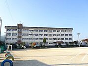 西条市立氷見小学校 1900m