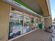 ファミリーマート所沢駅 424m