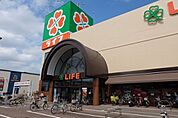 ライフ新座店 801m