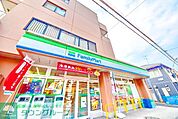 ファミリーマート 徒歩8分。コンビニ 640m