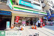 ファミリーマート横浜元町店 徒歩4分。コンビニ 260m