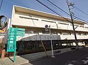 医療法人社団薫風会山田病院 592m