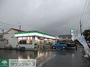 ファミリーマート小平回田町店 徒歩4分。コンビニ 290m