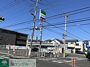 ファミリーマート 徒歩6分。 480m