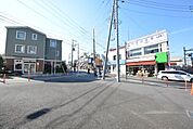 駅前 560m