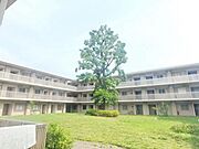★四方向に囲まれたマンション★