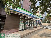 ファミリーマート 世田谷新町三丁目店 徒歩7分。 540m
