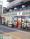 セブンイレブン 徒歩4分。 270m