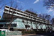 表参道ヒルズ 徒歩4分。ショッピングセンター 280m