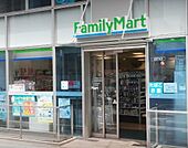ファミリーマート原宿神宮前店 徒歩6分。 420m