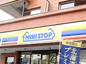 ミニストップ代々木2丁目店 907m