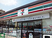 セブンイレブン 徒歩4分。コンビニ 250m