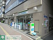 コンビニ 徒歩3分。 220m