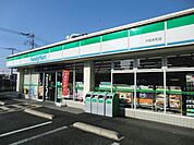 ファミリーマート戸田本町店 135m