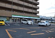 ファミリーマート戸田全農通り店 1082m