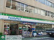 ファミリーマート神保町店 66m