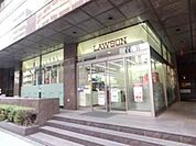 ナチュラルローソン新川二丁目店 121m