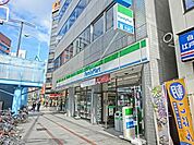 ファミリーマート 200m