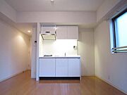 ☆角部屋で開放感のある居室☆