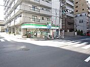 ファミリーマート 300m
