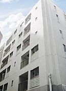 重厚感溢れる外観・日本橋三越本店すぐ近く！