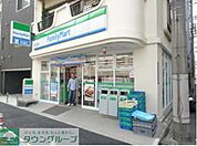 ファミリーマート湊二丁目店 96m